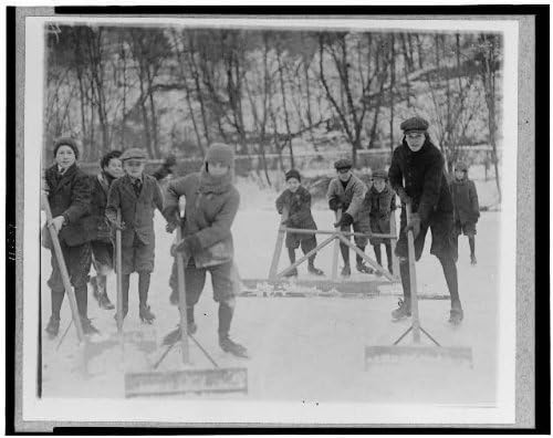 HistoricalFindings Fotó: Fiúk Tisztítás a Hó, A jég,Jég Korcsolyázni,Washington,DC,District of Columbia,1920