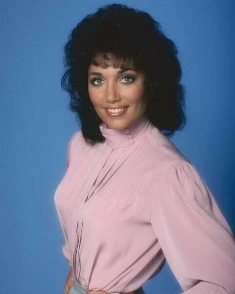 Stepfanie Kramer 1984 mosolyogva portait, mint Dee Dee McCall Vadász TV-12 x 18 Poszter