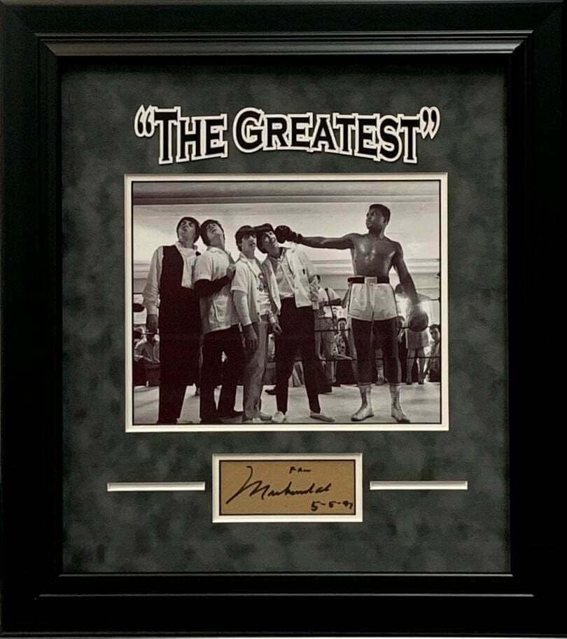 Muhammad Ali Box Bajnok Aláírt Autogramot Bekeretezett fényképek Megjelenítése A Beatles SZÖVETSÉG - Dedikált Boksz